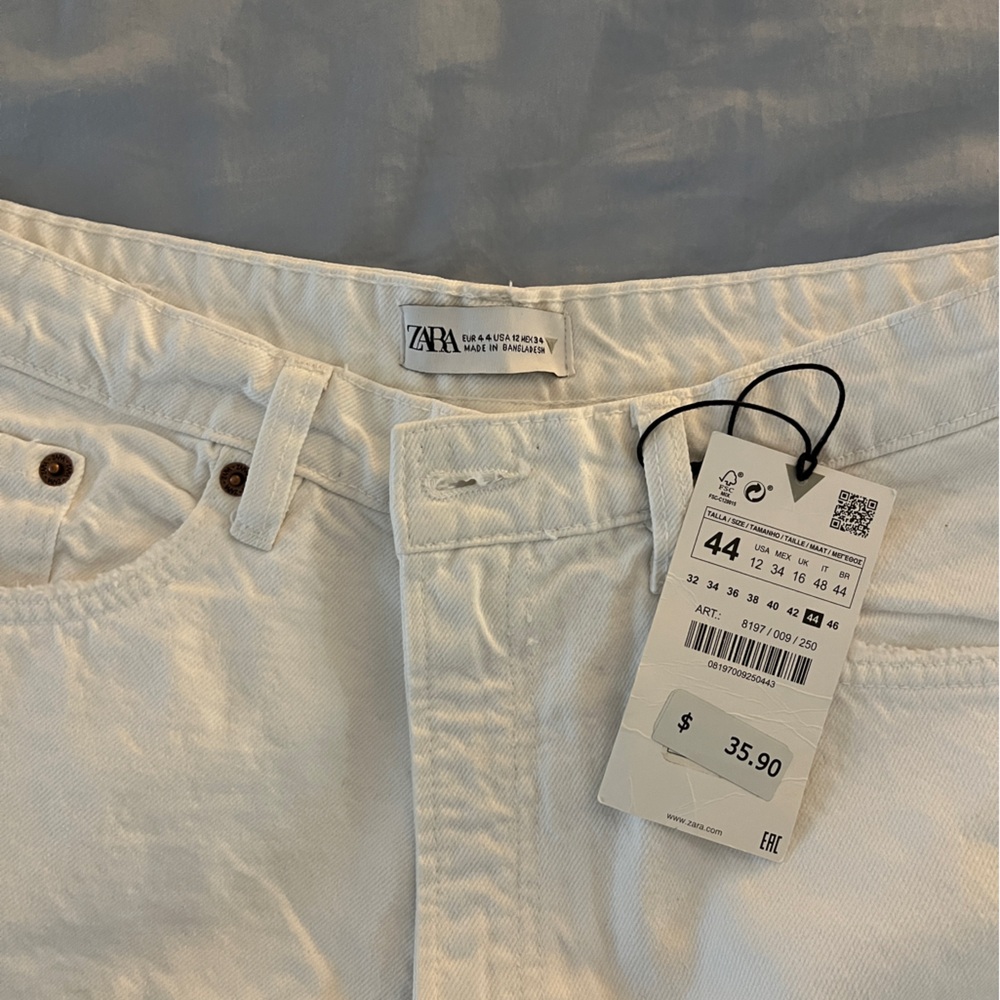 Shorts - Picture 3 of 3